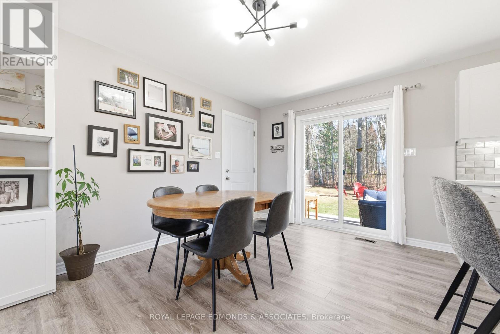 












45 DUSTIN DRIVE

,
Petawawa,




Ontario
K8H0G3

