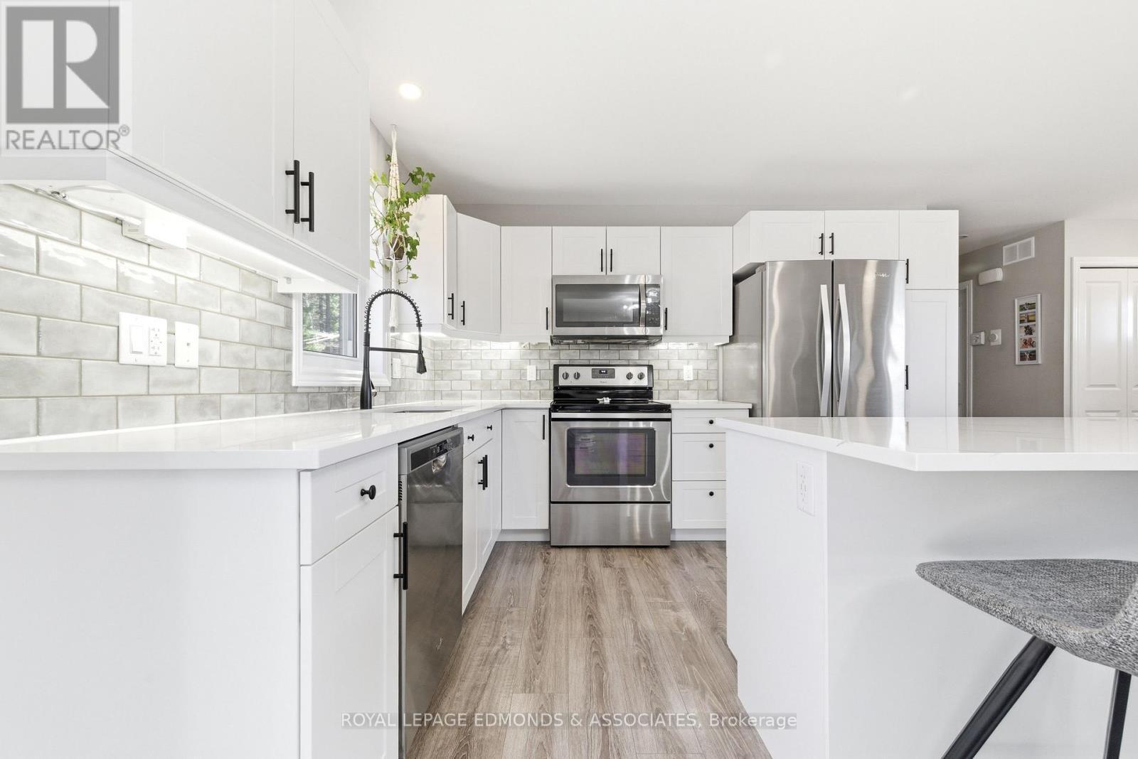 












45 DUSTIN DRIVE

,
Petawawa,




Ontario
K8H0G3

