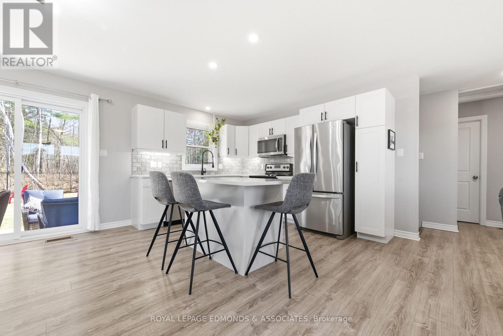 












45 DUSTIN DRIVE

,
Petawawa,




Ontario
K8H0G3

