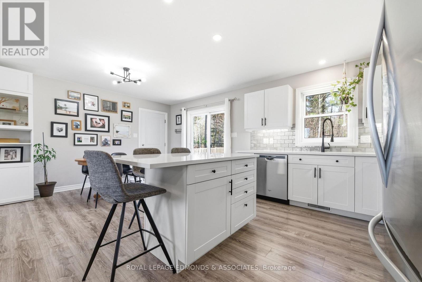 












45 DUSTIN DRIVE

,
Petawawa,




Ontario
K8H0G3

