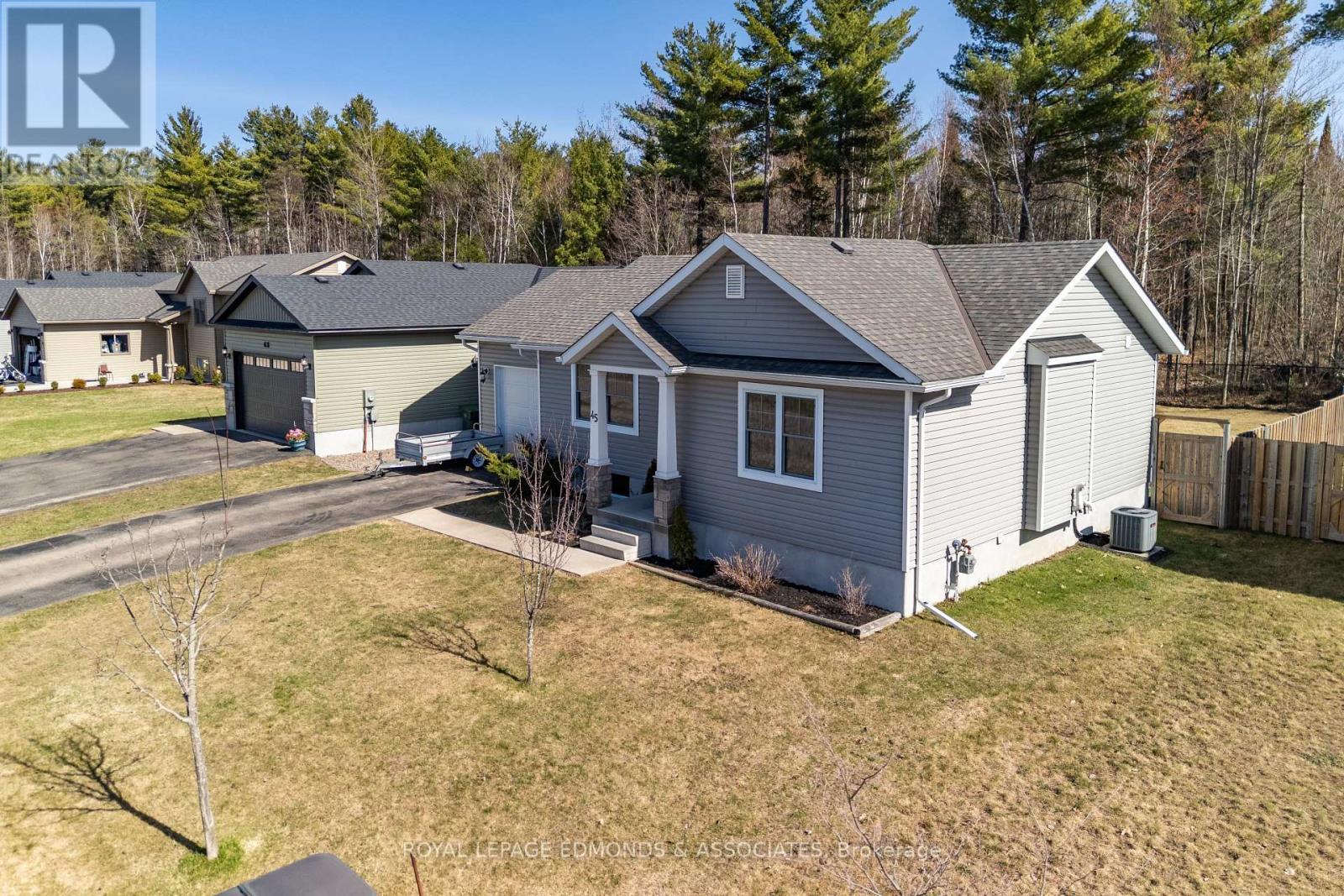 












45 DUSTIN DRIVE

,
Petawawa,




Ontario
K8H0G3

