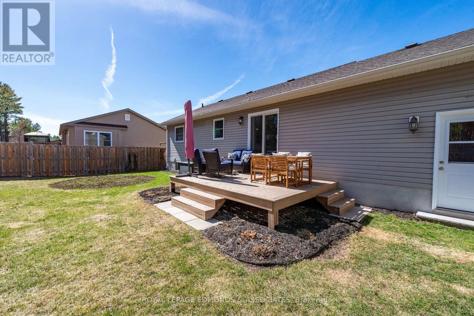 












45 DUSTIN DRIVE

,
Petawawa,




Ontario
K8H0G3

