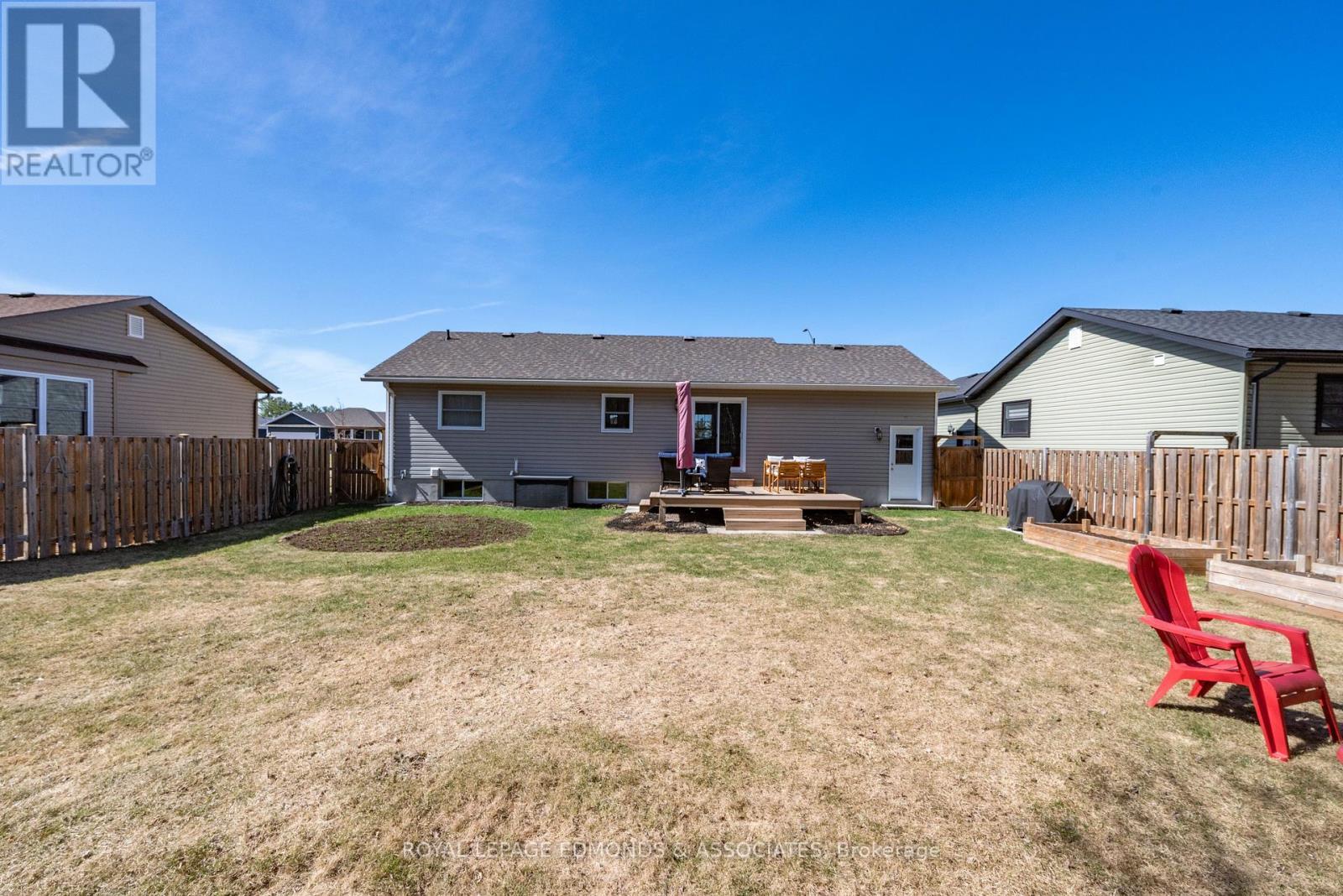 












45 DUSTIN DRIVE

,
Petawawa,




Ontario
K8H0G3

