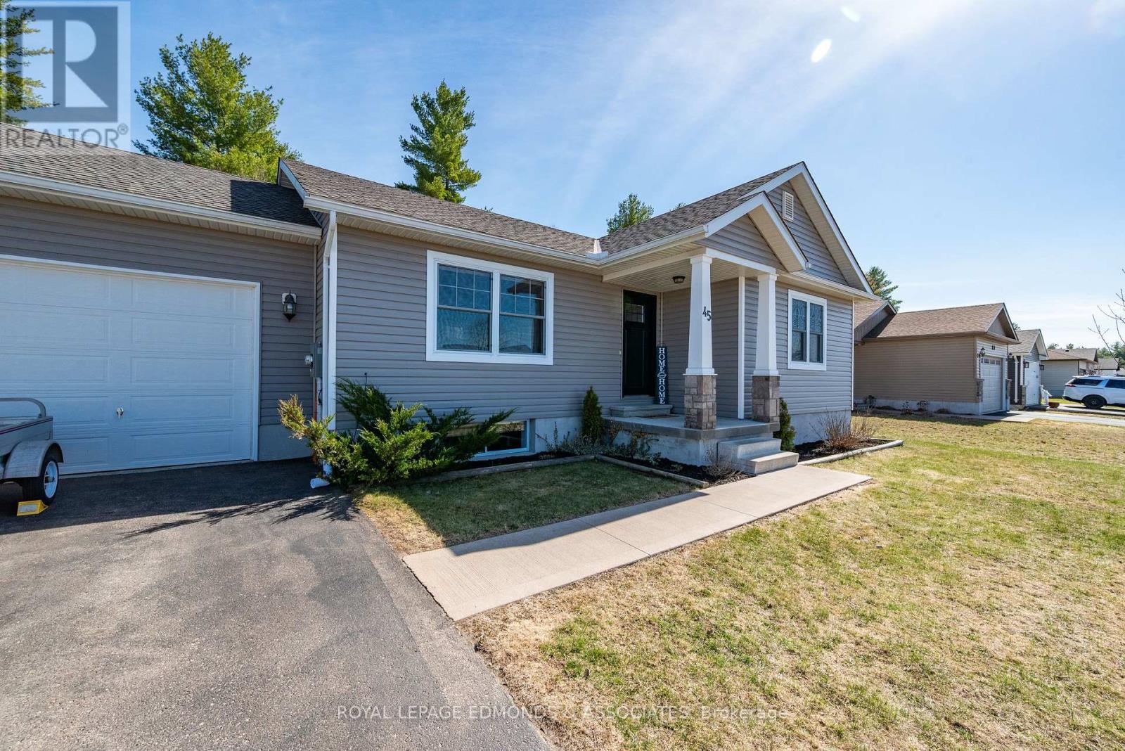 












45 DUSTIN DRIVE

,
Petawawa,




Ontario
K8H0G3

