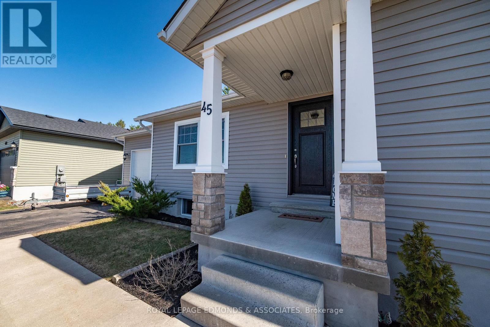 












45 DUSTIN DRIVE

,
Petawawa,




Ontario
K8H0G3

