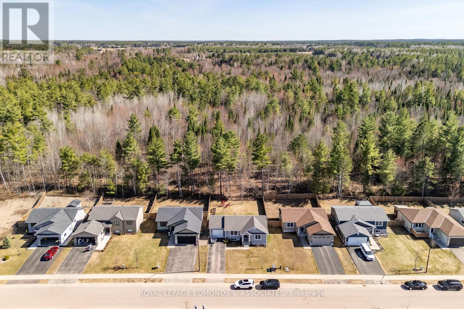 












45 DUSTIN DRIVE

,
Petawawa,




Ontario
K8H0G3

