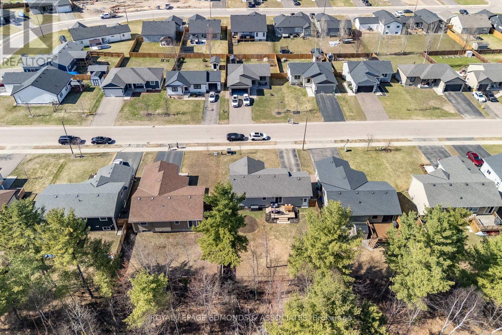 












45 DUSTIN DRIVE

,
Petawawa,




Ontario
K8H0G3

