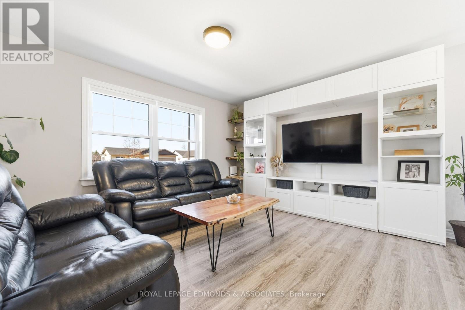 












45 DUSTIN DRIVE

,
Petawawa,




Ontario
K8H0G3

