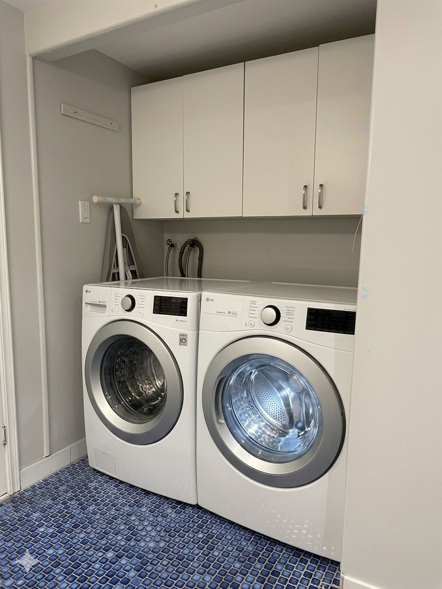 









3528


Av. Coloniale

,
Montréal (Le Plateau-Mont-Royal),




QC
H2X2Y4

