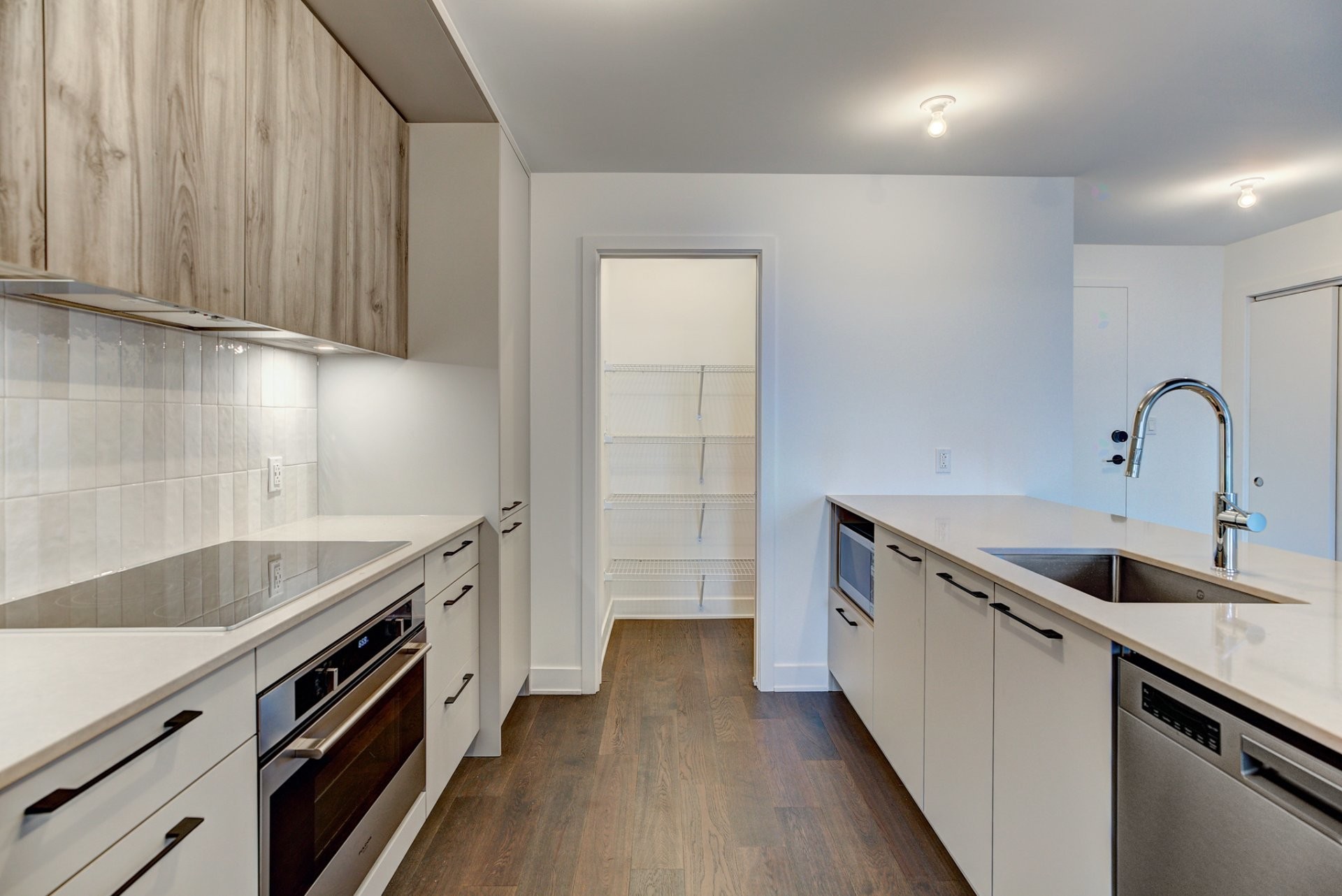 









7227


Boul. Newman

, 219,
Montréal (LaSalle),




QC
H8N0H7

