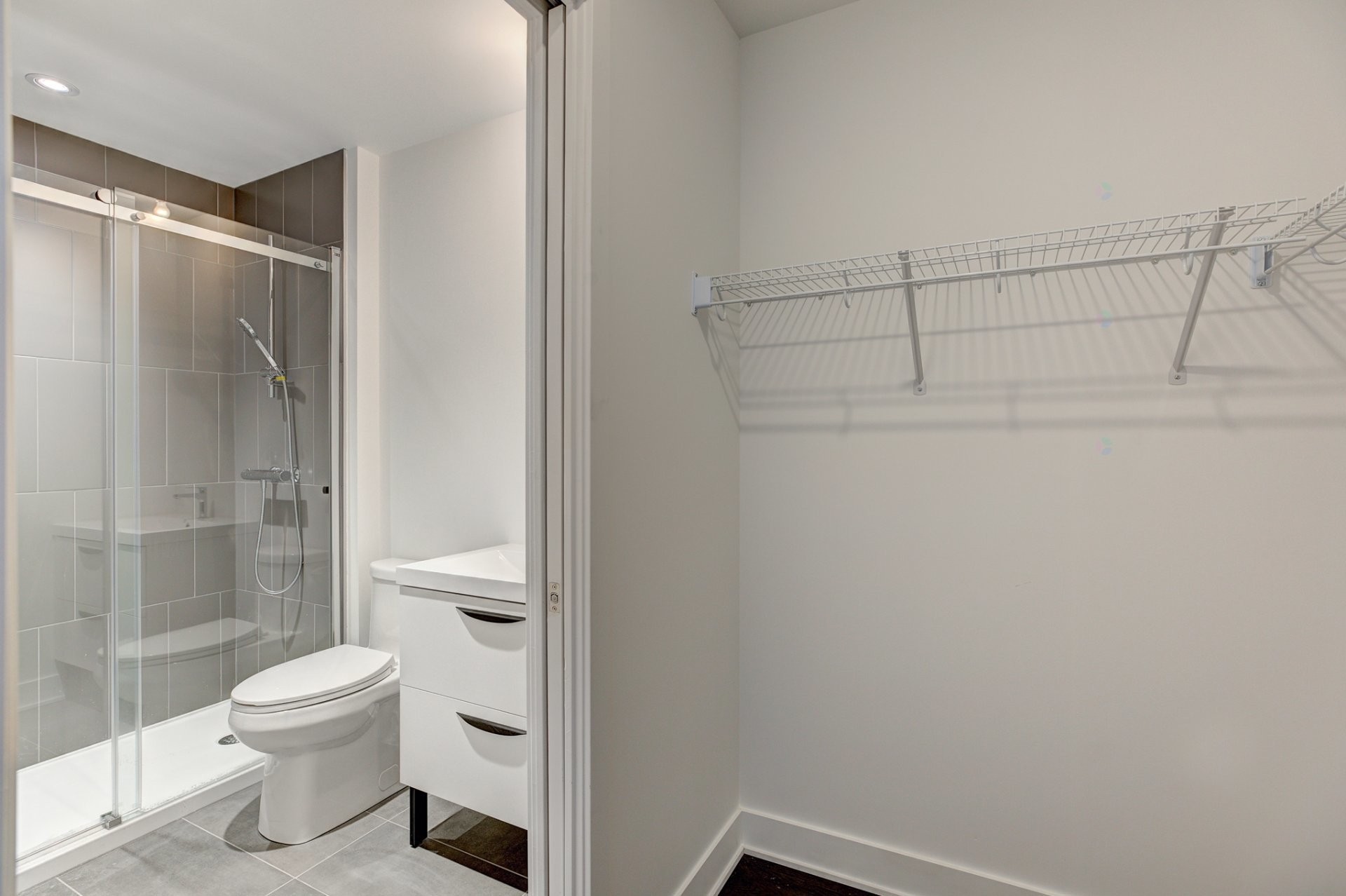 









7227


Boul. Newman

, 219,
Montréal (LaSalle),




QC
H8N0H7

