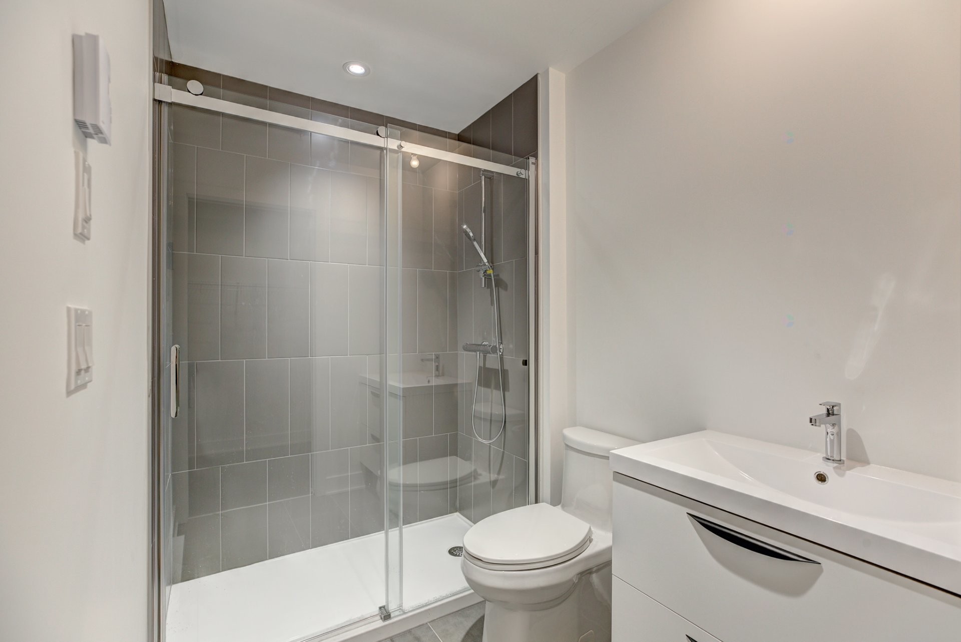 









7227


Boul. Newman

, 219,
Montréal (LaSalle),




QC
H8N0H7

