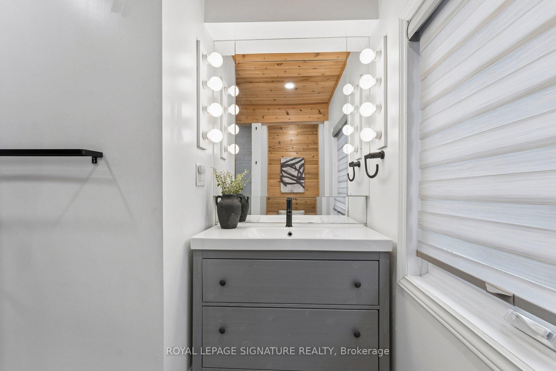 









71


English

Street,
Brampton,




ON
L6X 1L5

