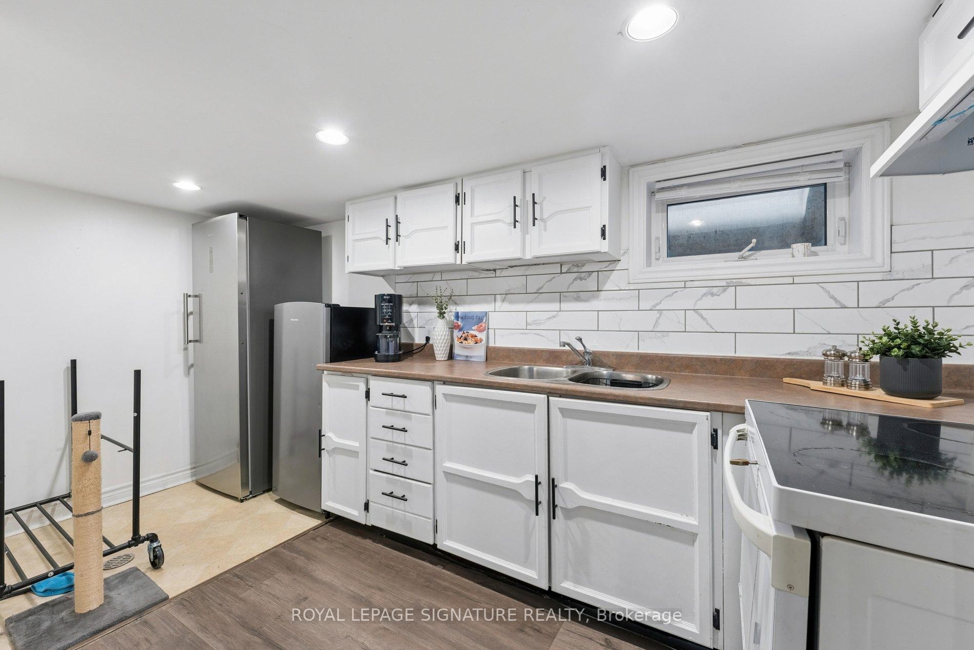 









71


English

Street,
Brampton,




ON
L6X 1L5


