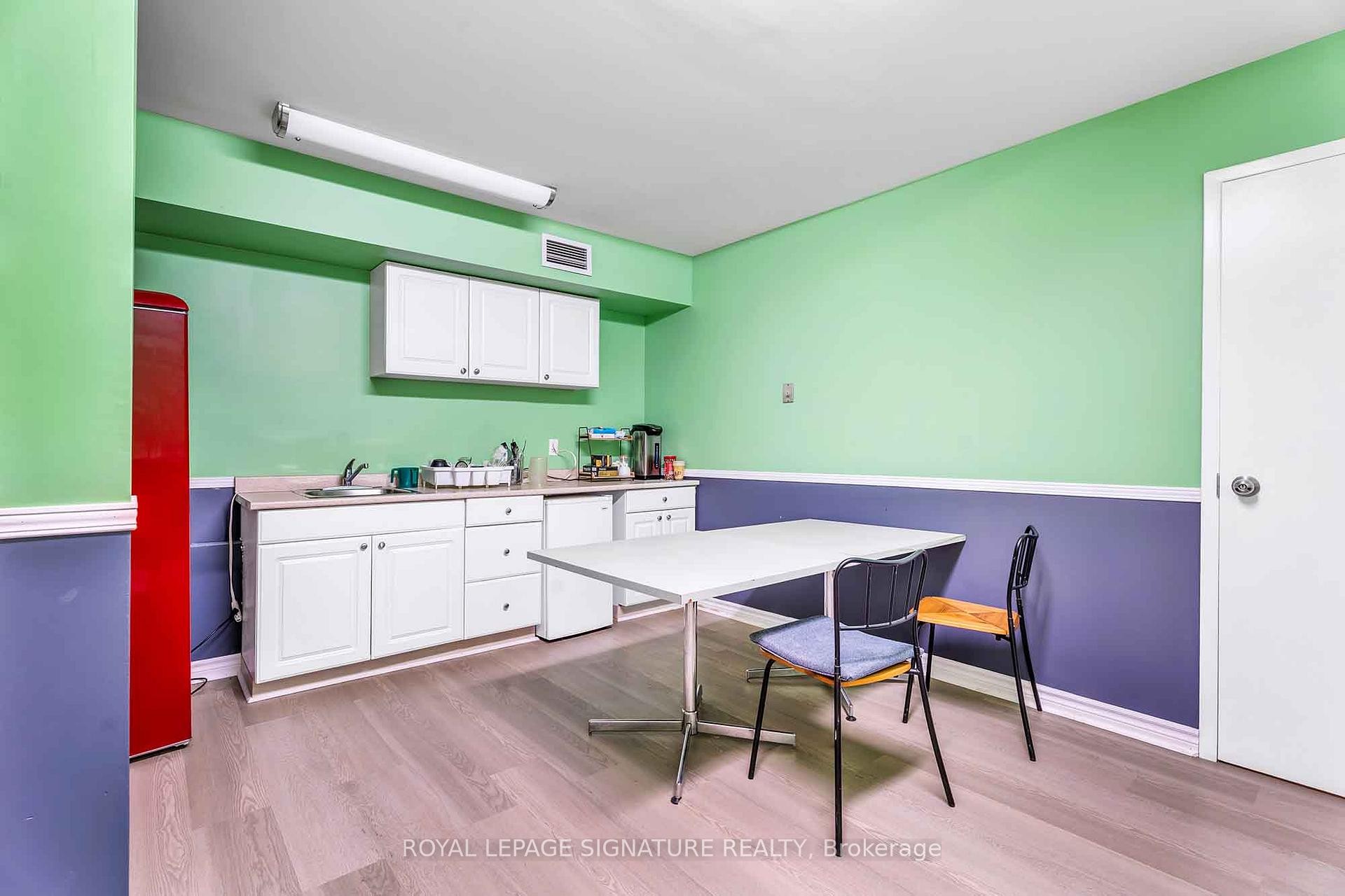 









83


Dawson Manor

Boulevard,
Newmarket,




ON
L3X 2H5

