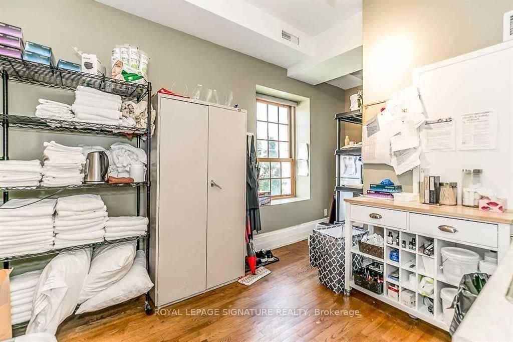 









83


Dawson Manor

Boulevard,
Newmarket,




ON
L3X 2H5

