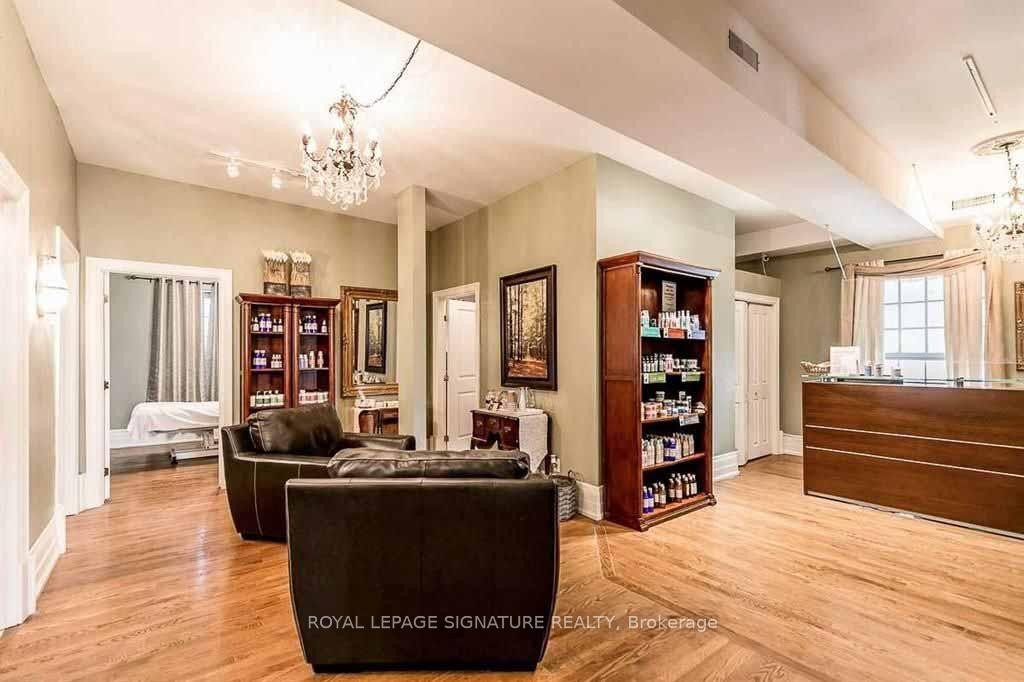 









83


Dawson Manor

Boulevard,
Newmarket,




ON
L3X 2H5

