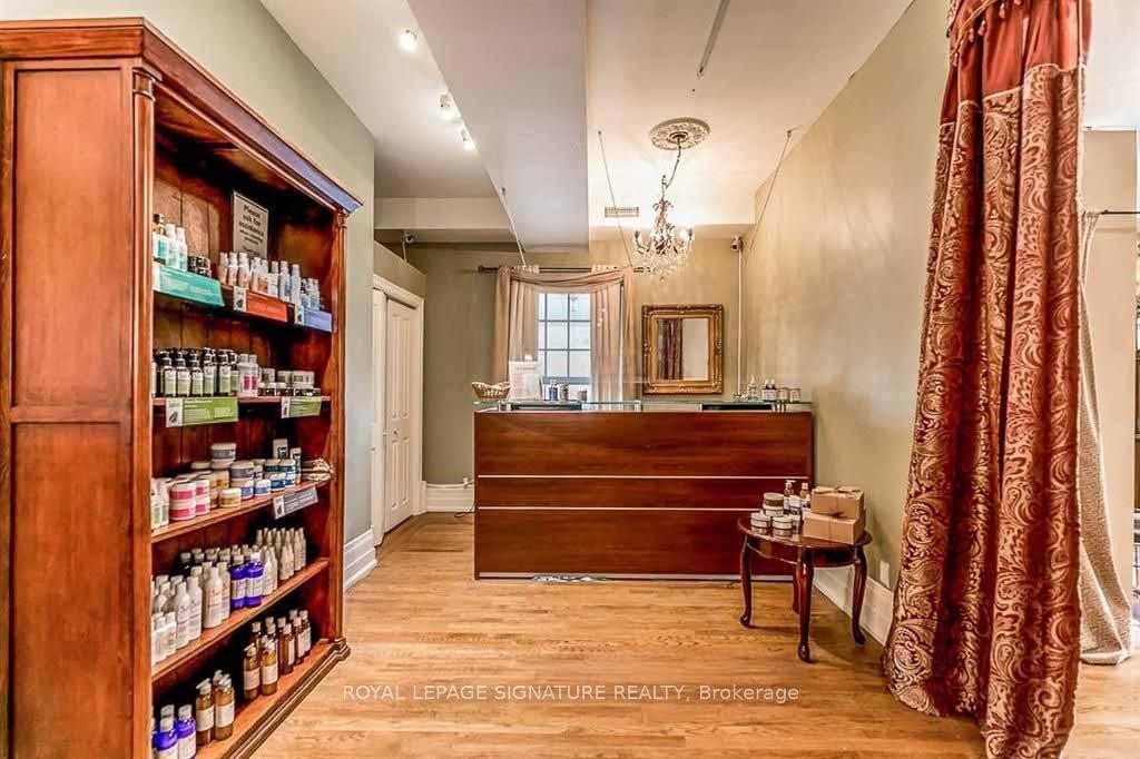 









83


Dawson Manor

Boulevard,
Newmarket,




ON
L3X 2H5

