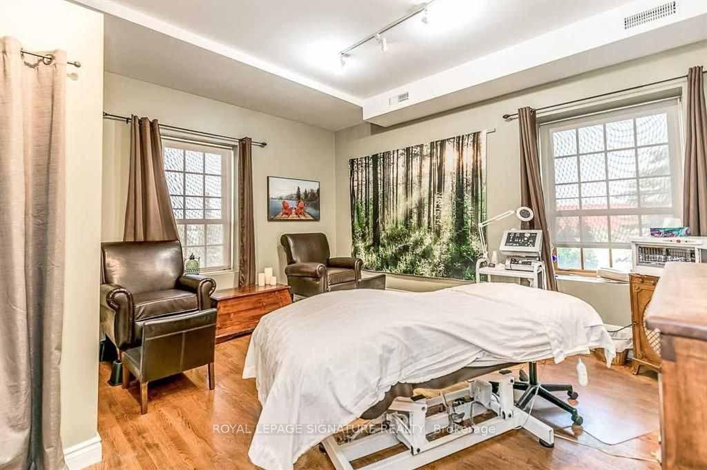 









83


Dawson Manor

Boulevard,
Newmarket,




ON
L3X 2H5


