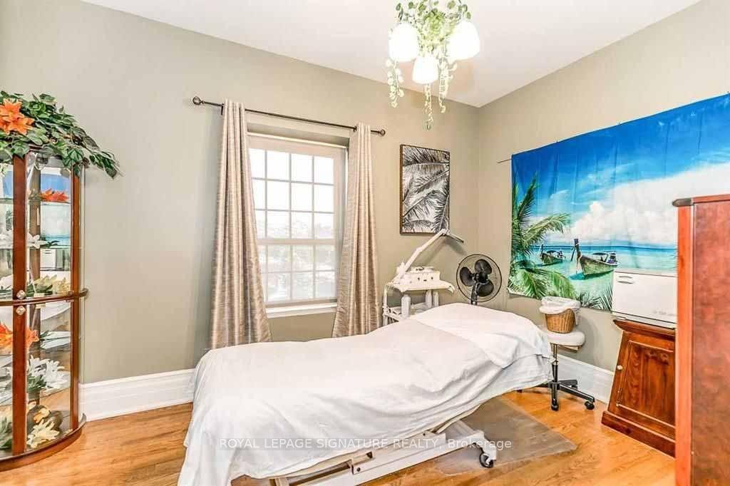 









83


Dawson Manor

Boulevard,
Newmarket,




ON
L3X 2H5

