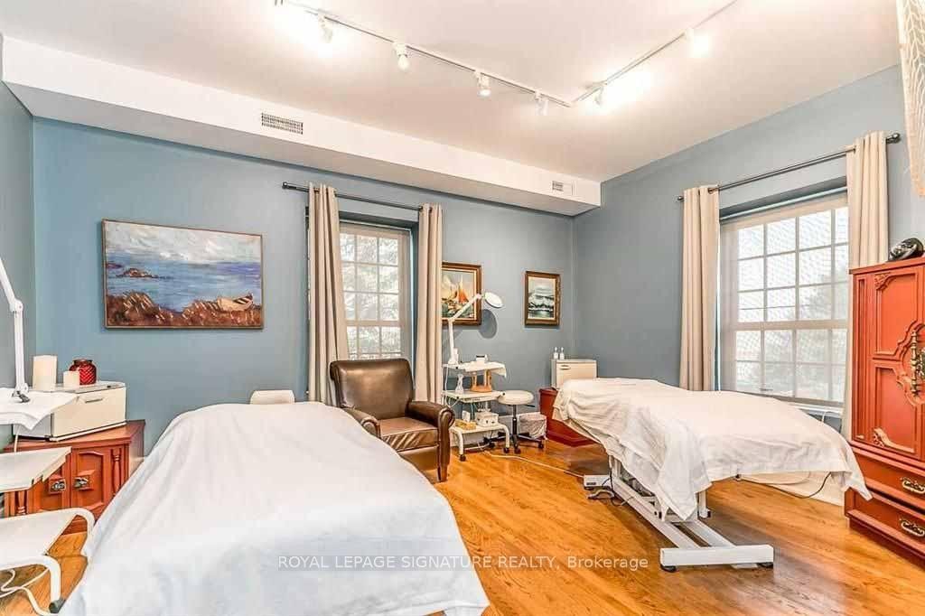 









83


Dawson Manor

Boulevard,
Newmarket,




ON
L3X 2H5

