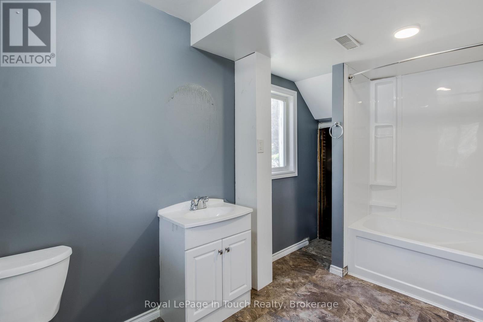 












397 WILLIAM STREET

,
Tay (Victoria Harbour),




Ontario
L0K2A0

