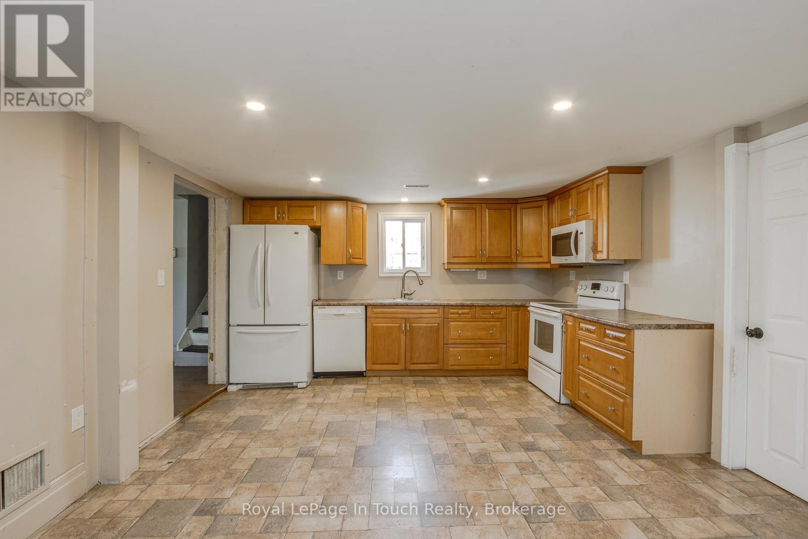 












397 WILLIAM STREET

,
Tay (Victoria Harbour),




Ontario
L0K2A0

