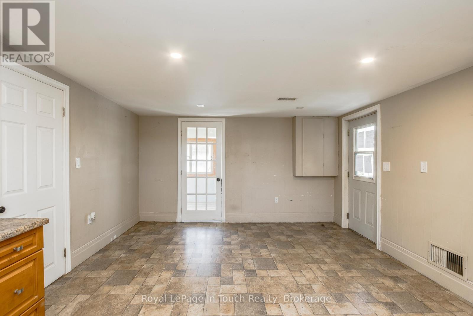 












397 WILLIAM STREET

,
Tay (Victoria Harbour),




Ontario
L0K2A0

