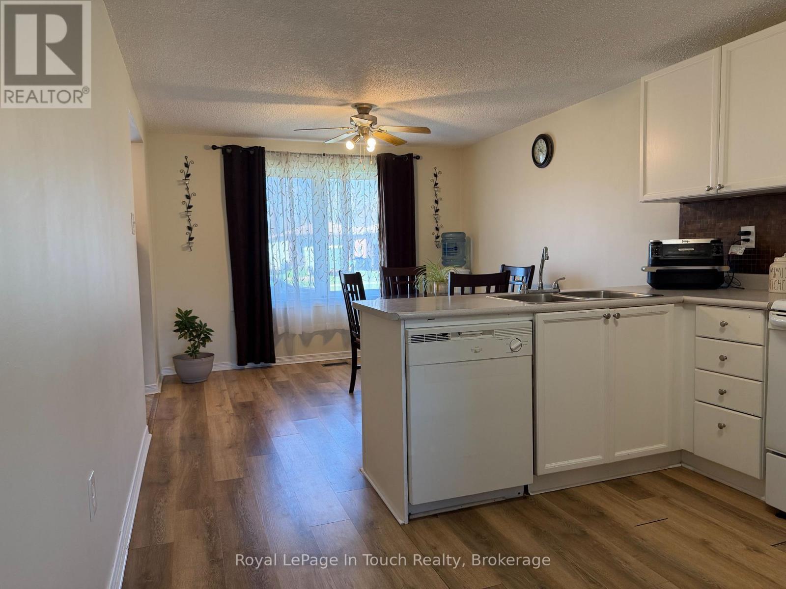 












726 FRAZER DRIVE

,
Midland,




Ontario
L4R5C7

