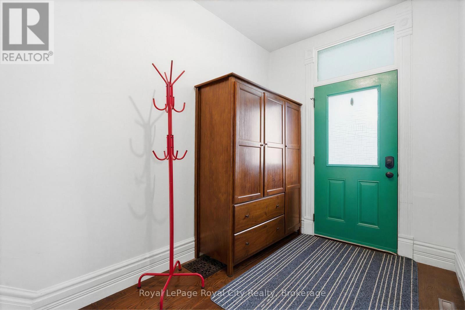 












6 GLASGOW STREET S

,
Guelph (Downtown),




Ontario
N1H4T5

