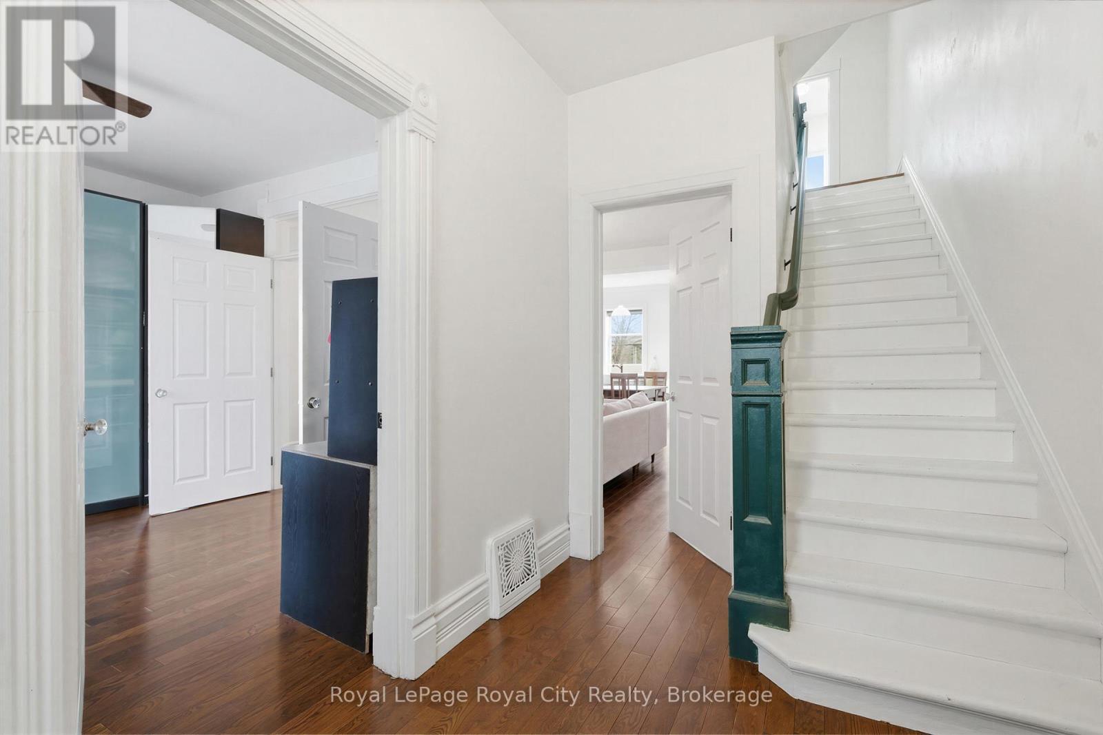 












6 GLASGOW STREET S

,
Guelph (Downtown),




Ontario
N1H4T5

