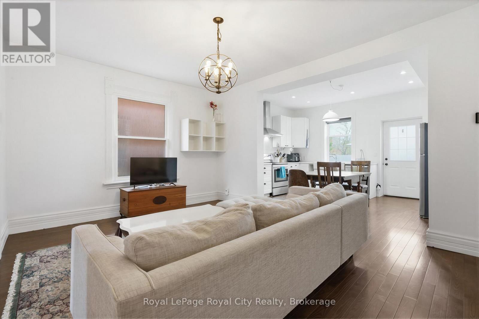 












6 GLASGOW STREET S

,
Guelph (Downtown),




Ontario
N1H4T5

