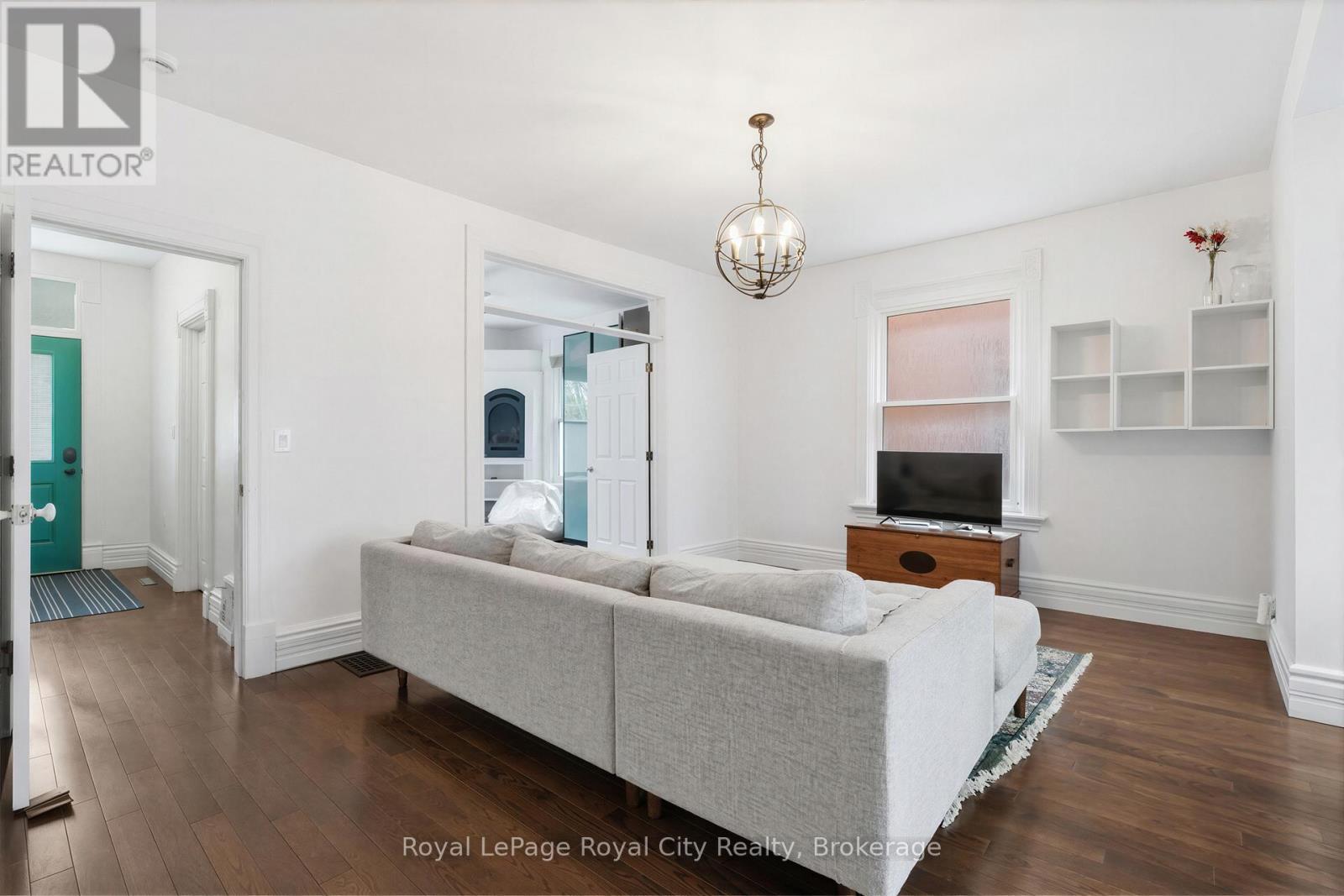 












6 GLASGOW STREET S

,
Guelph (Downtown),




Ontario
N1H4T5


