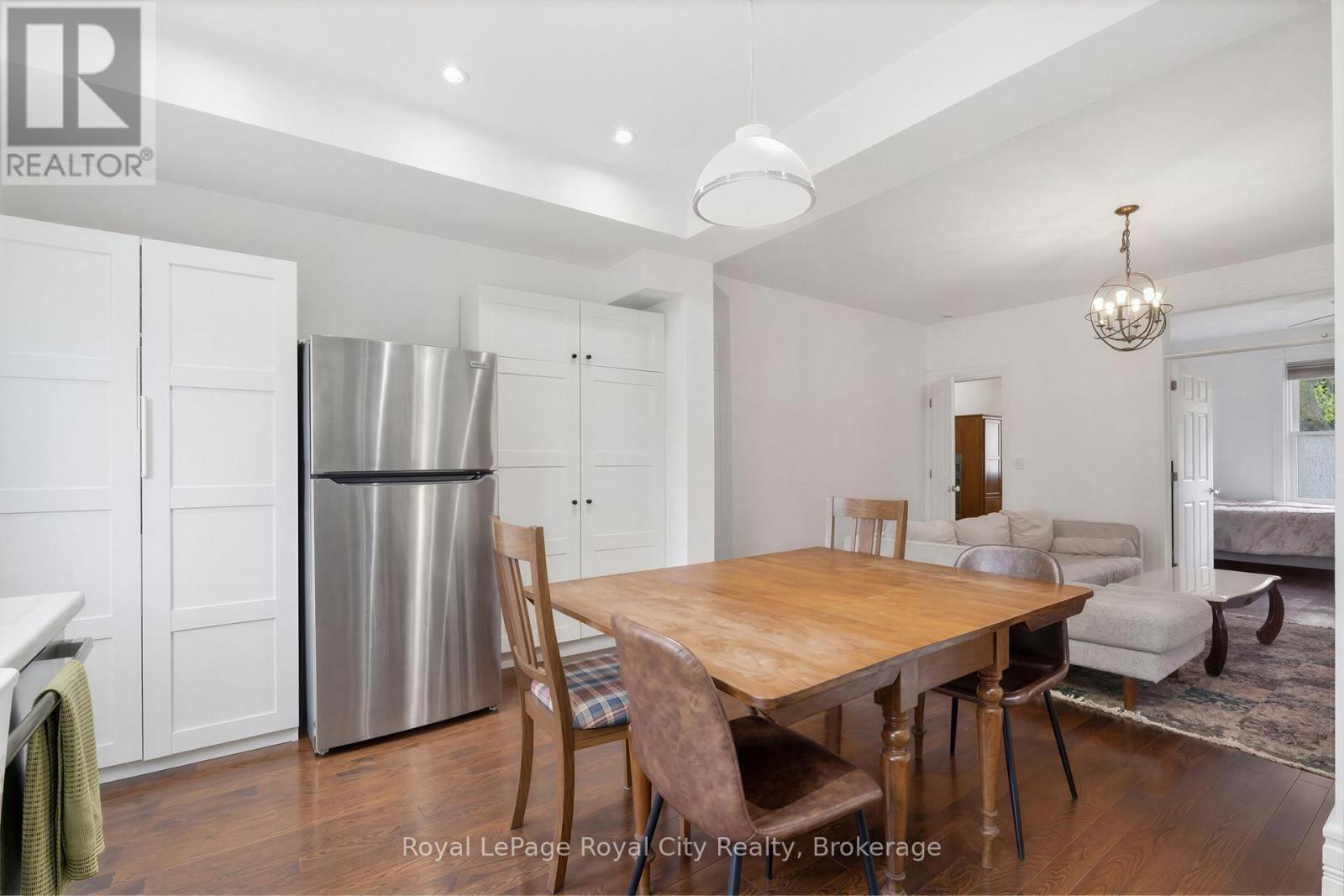












6 GLASGOW STREET S

,
Guelph (Downtown),




Ontario
N1H4T5

