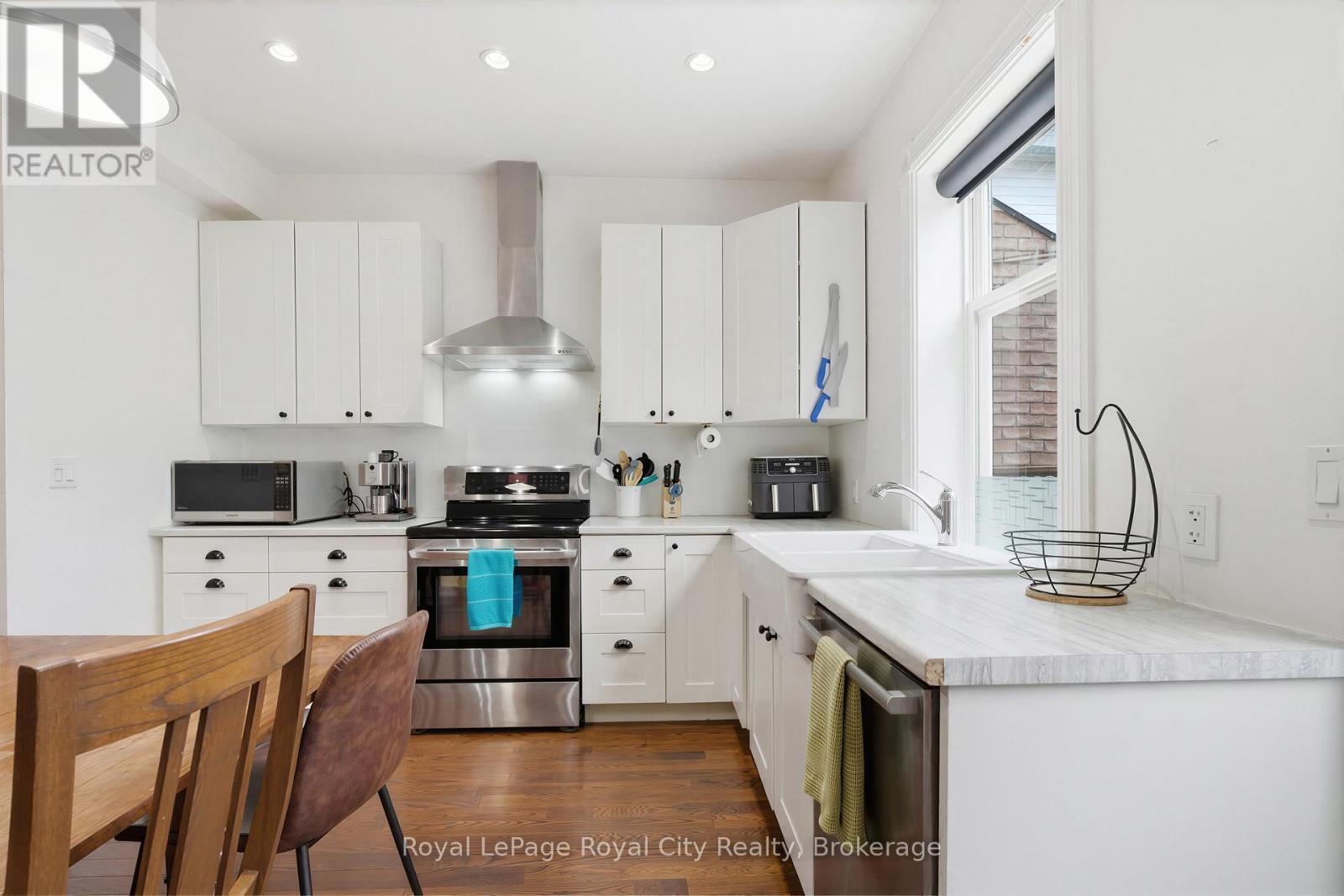 












6 GLASGOW STREET S

,
Guelph (Downtown),




Ontario
N1H4T5

