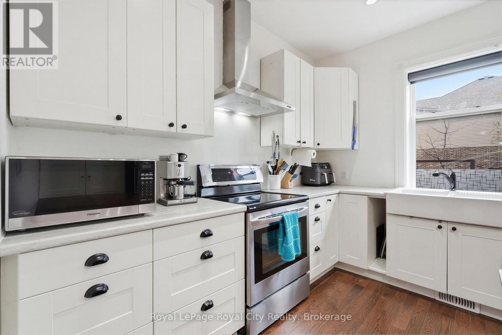 












6 GLASGOW STREET S

,
Guelph (Downtown),




Ontario
N1H4T5

