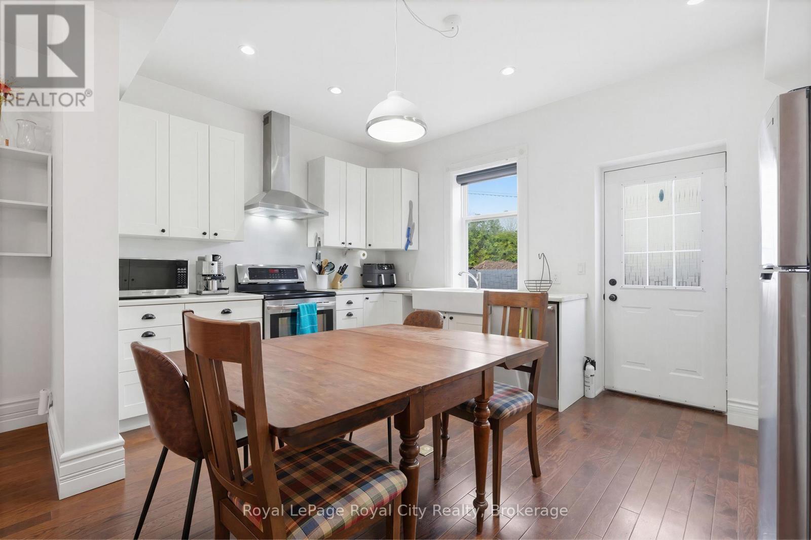 












6 GLASGOW STREET S

,
Guelph (Downtown),




Ontario
N1H4T5

