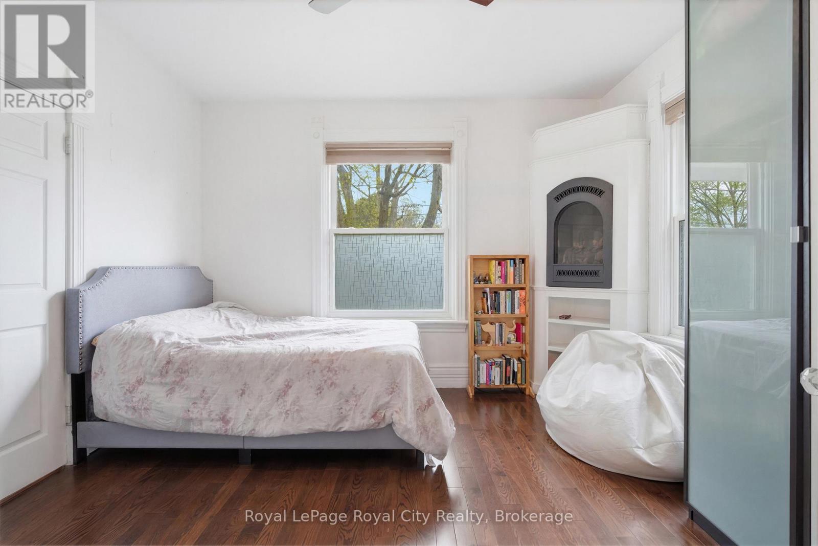 












6 GLASGOW STREET S

,
Guelph (Downtown),




Ontario
N1H4T5

