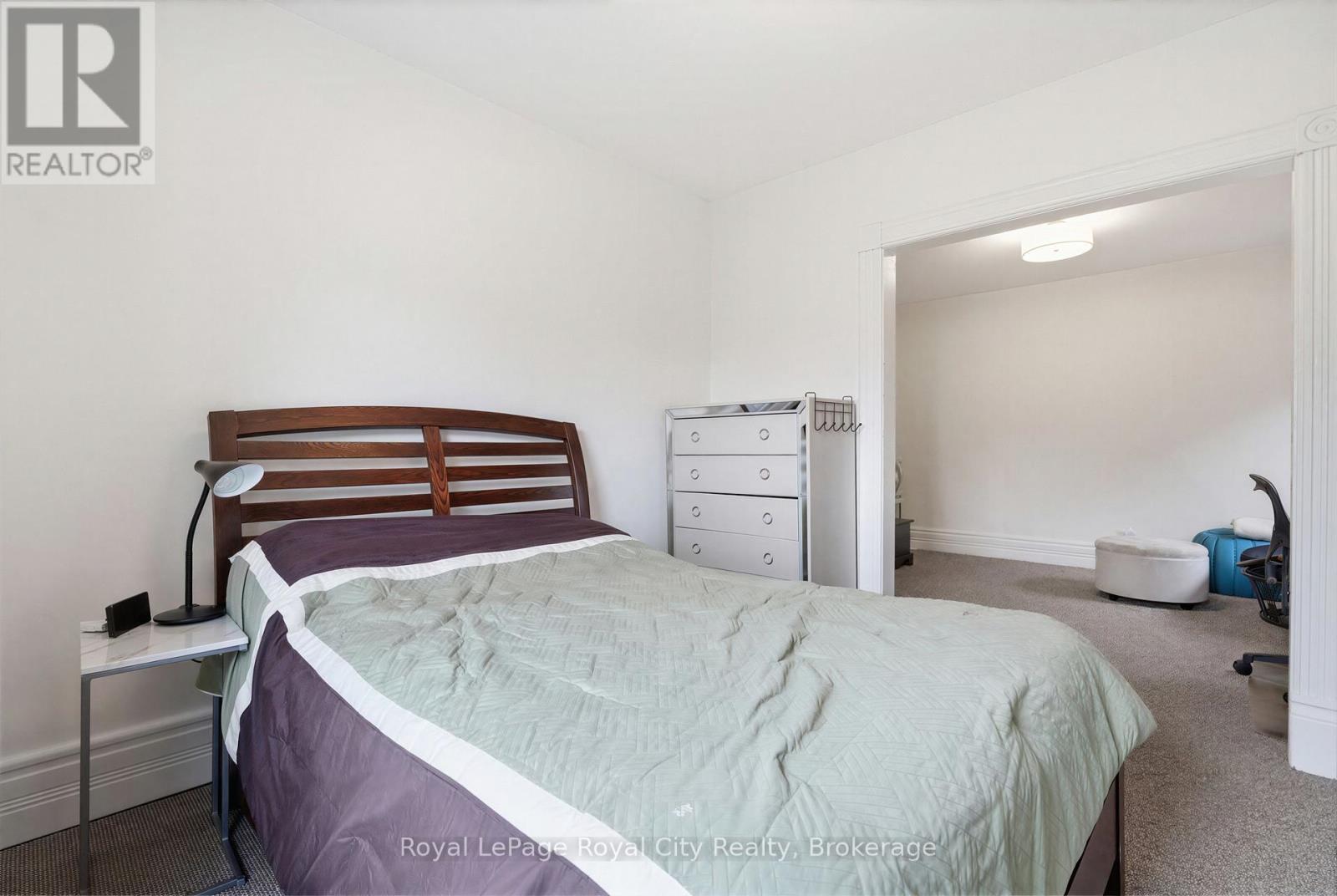 












6 GLASGOW STREET S

,
Guelph (Downtown),




Ontario
N1H4T5

