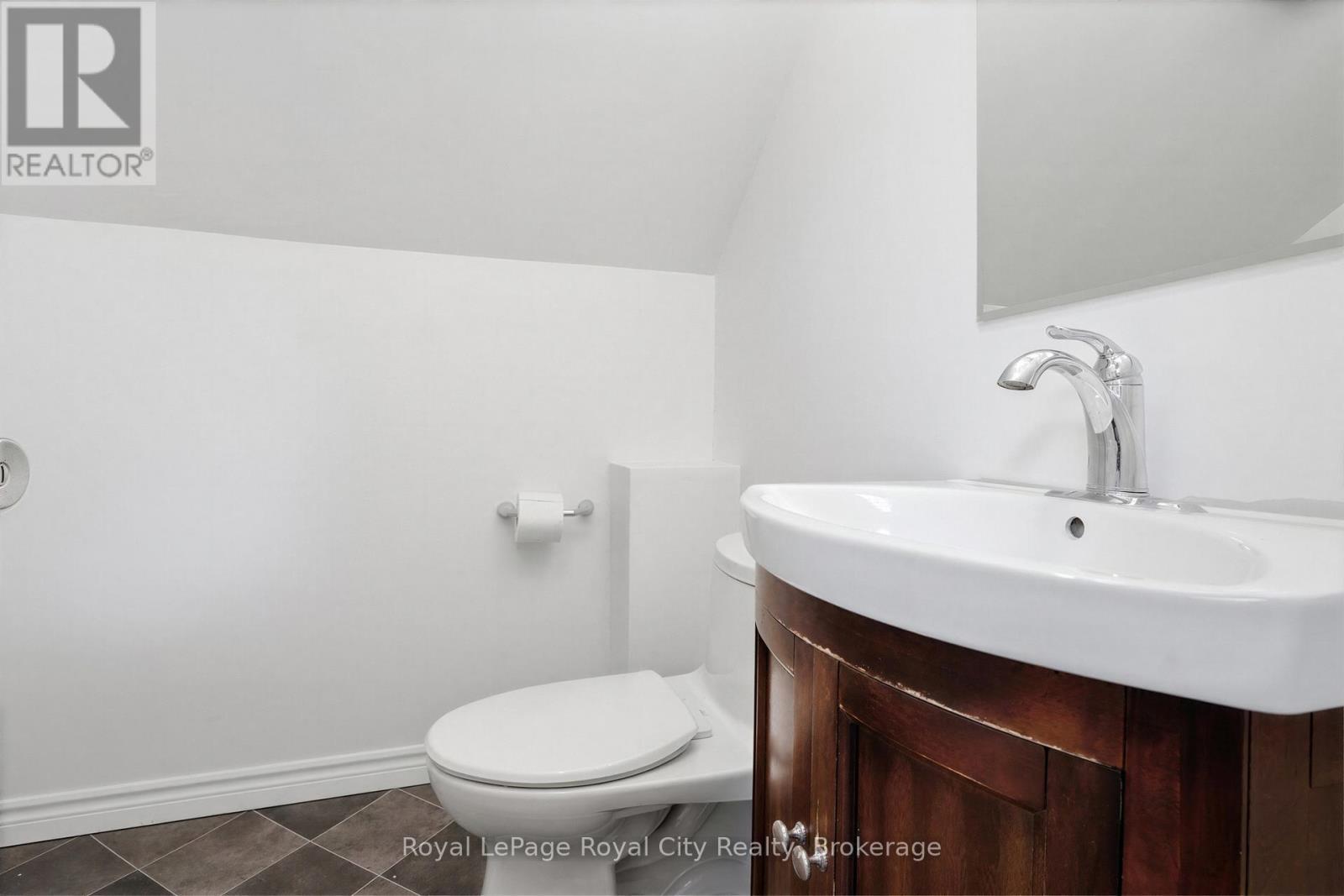 












6 GLASGOW STREET S

,
Guelph (Downtown),




Ontario
N1H4T5

