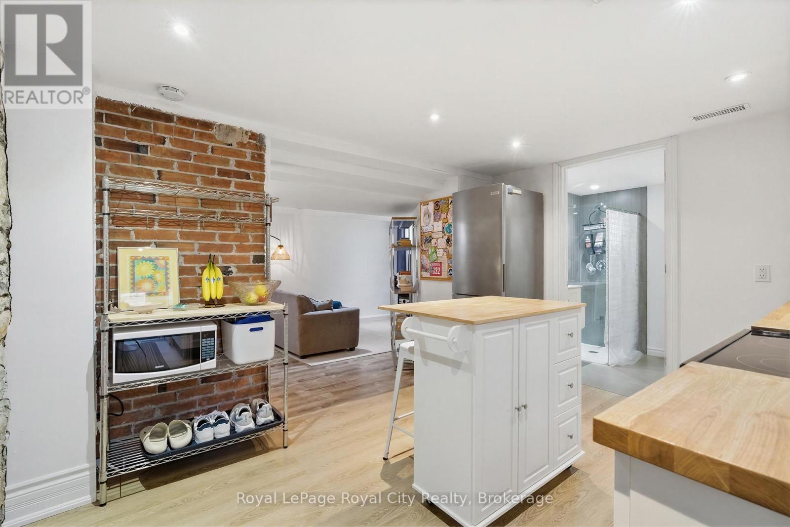 












6 GLASGOW STREET S

,
Guelph (Downtown),




Ontario
N1H4T5

