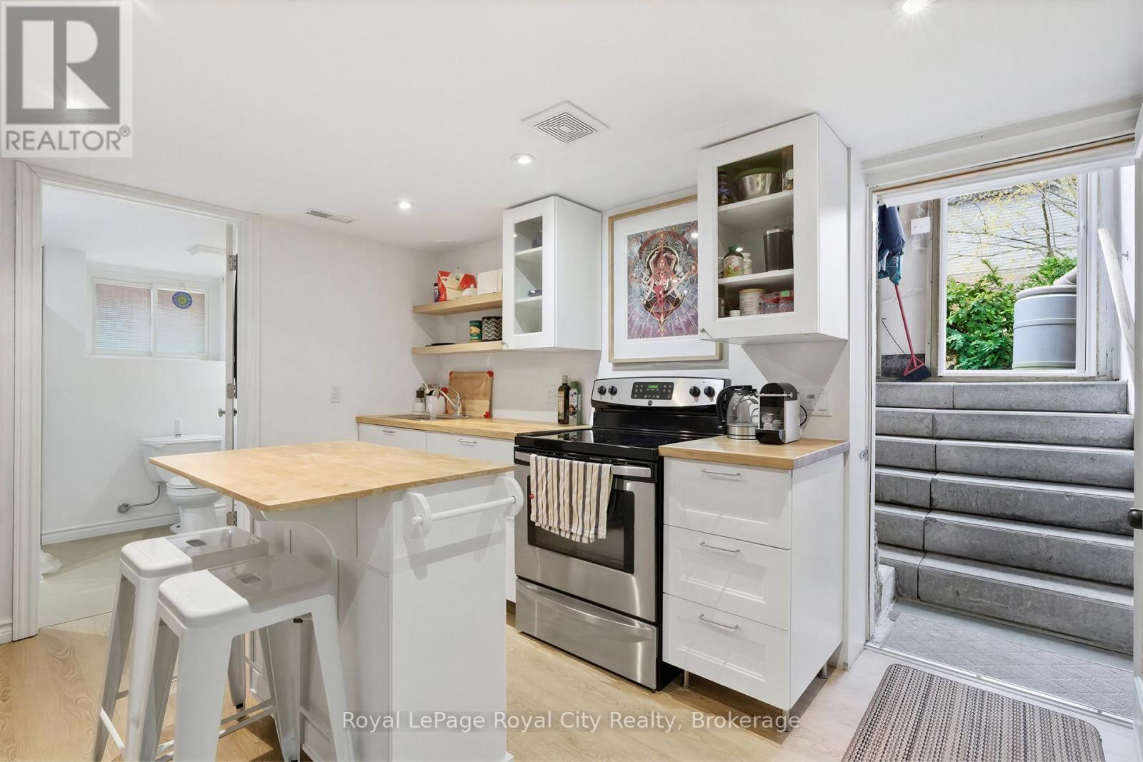 












6 GLASGOW STREET S

,
Guelph (Downtown),




Ontario
N1H4T5

