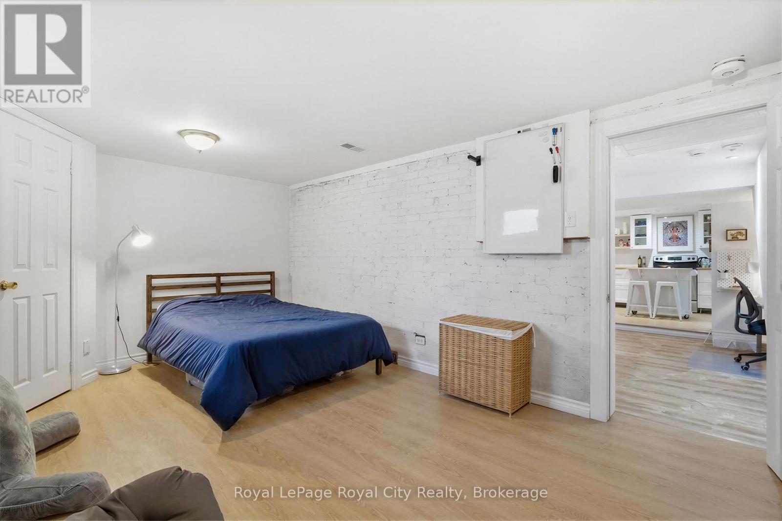 












6 GLASGOW STREET S

,
Guelph (Downtown),




Ontario
N1H4T5

