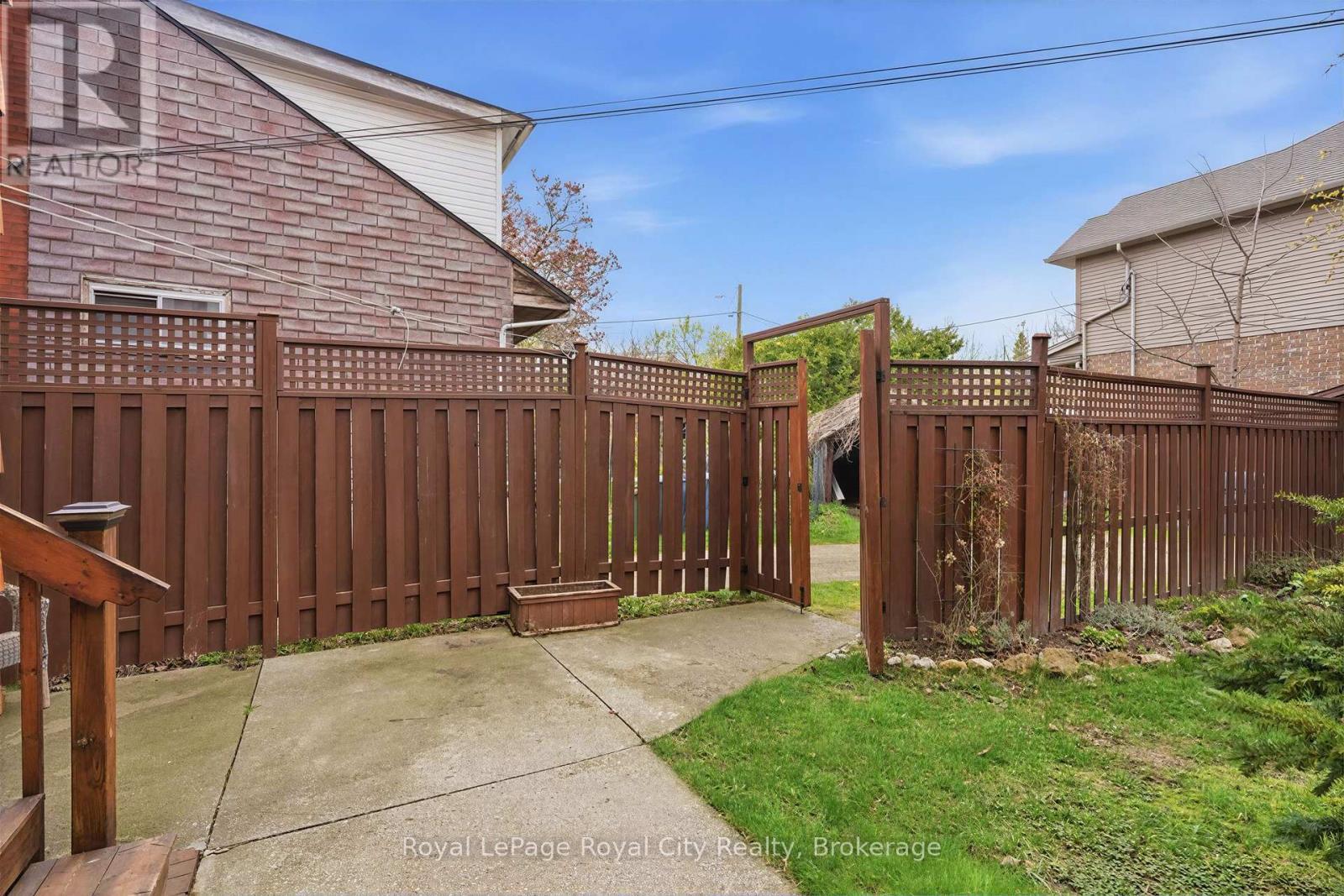 












6 GLASGOW STREET S

,
Guelph (Downtown),




Ontario
N1H4T5

