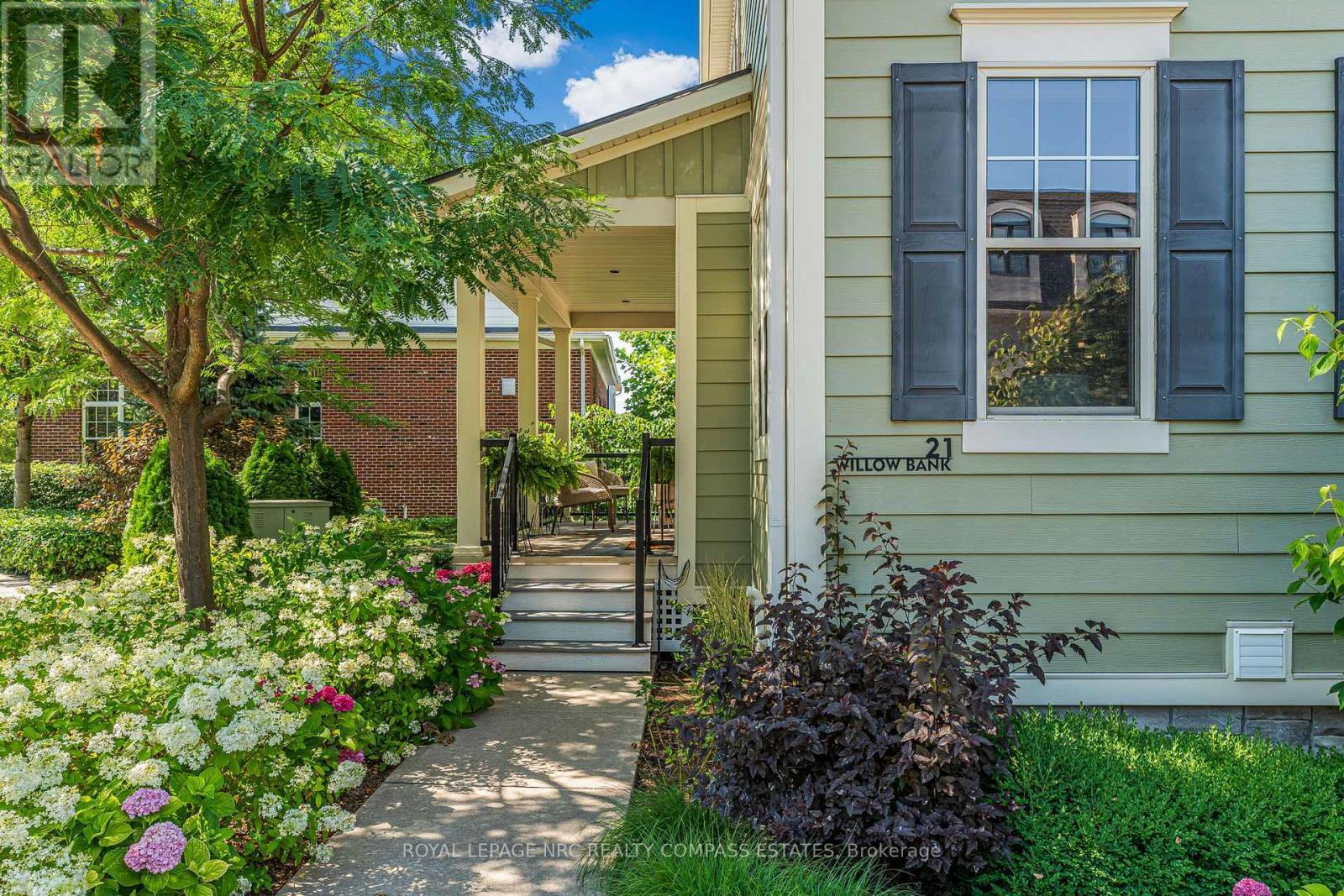 












21 WILLOW BANK COMMON

,
St. Catharines (Grapeview),




Ontario
L2S4C8

