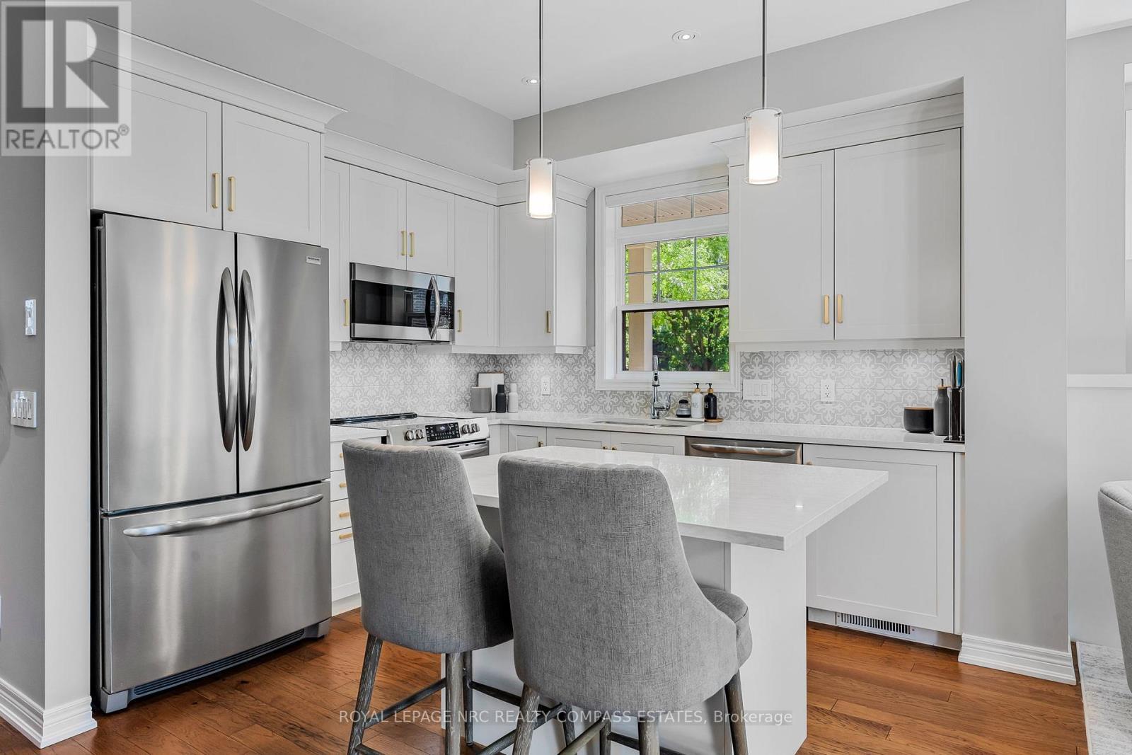 












21 WILLOW BANK COMMON

,
St. Catharines (Grapeview),




Ontario
L2S4C8


