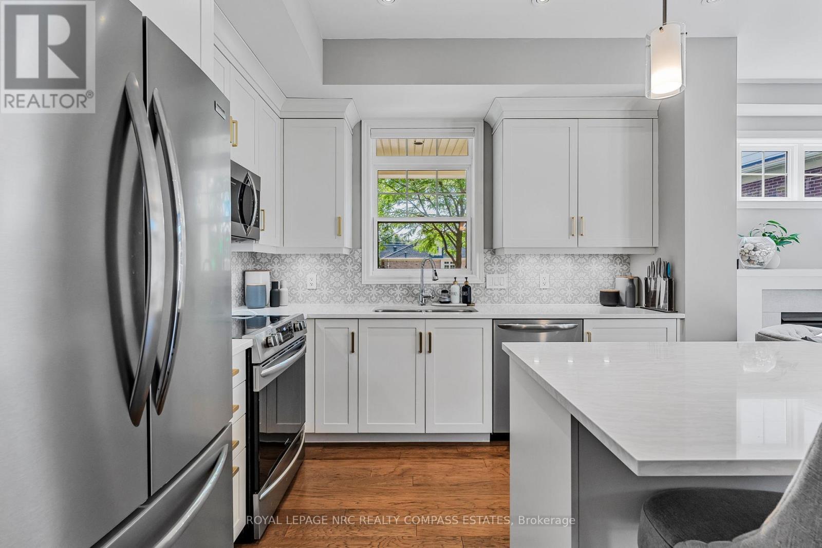 












21 WILLOW BANK COMMON

,
St. Catharines (Grapeview),




Ontario
L2S4C8

