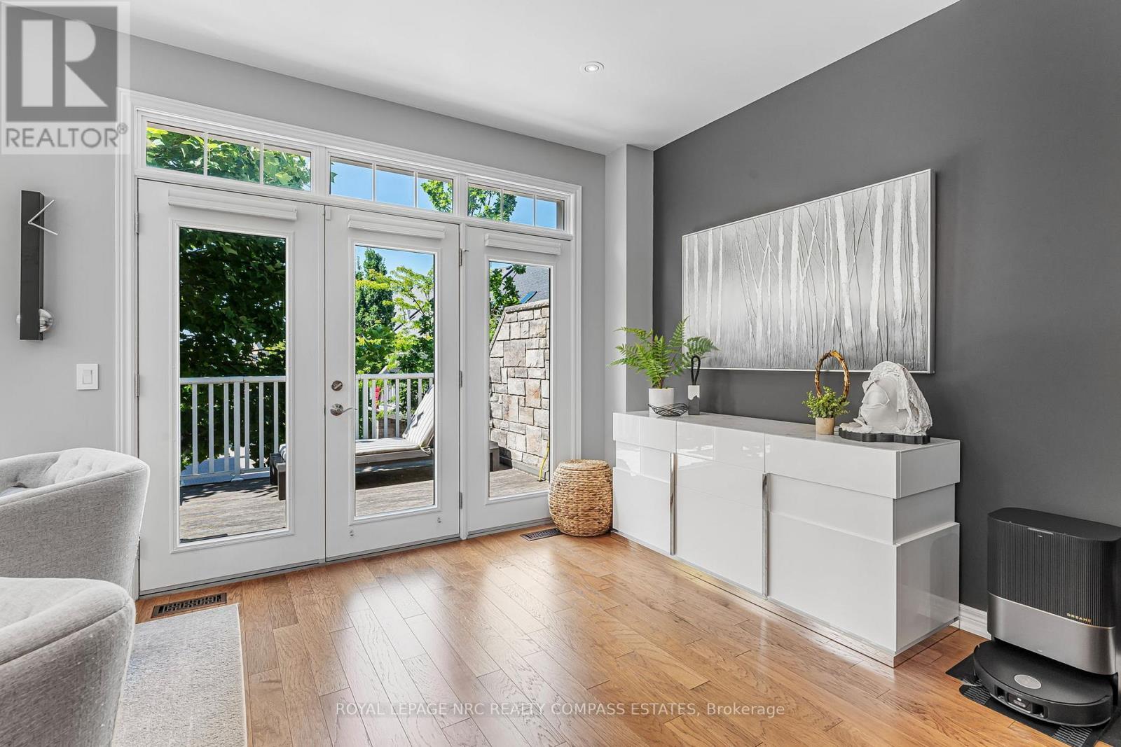 












21 WILLOW BANK COMMON

,
St. Catharines (Grapeview),




Ontario
L2S4C8

