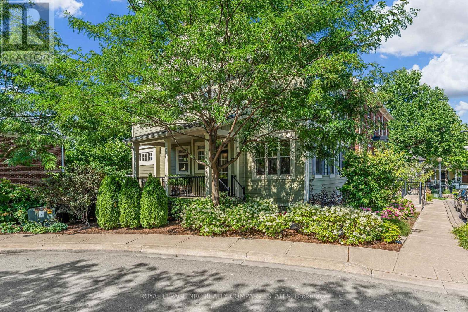 












21 WILLOW BANK COMMON

,
St. Catharines (Grapeview),




Ontario
L2S4C8

