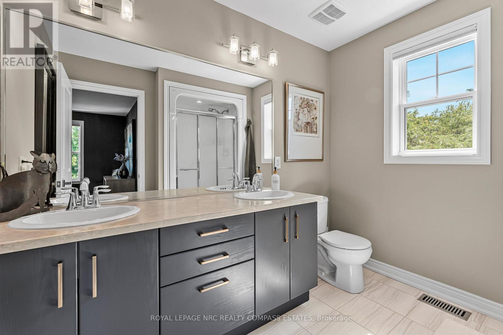 












21 WILLOW BANK COMMON

,
St. Catharines (Grapeview),




Ontario
L2S4C8

